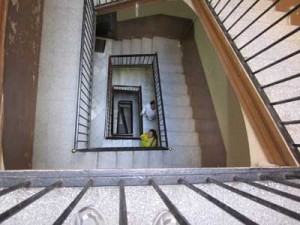 זה רק חלק מהמדרגות שצריך לעלות לדירה שלי